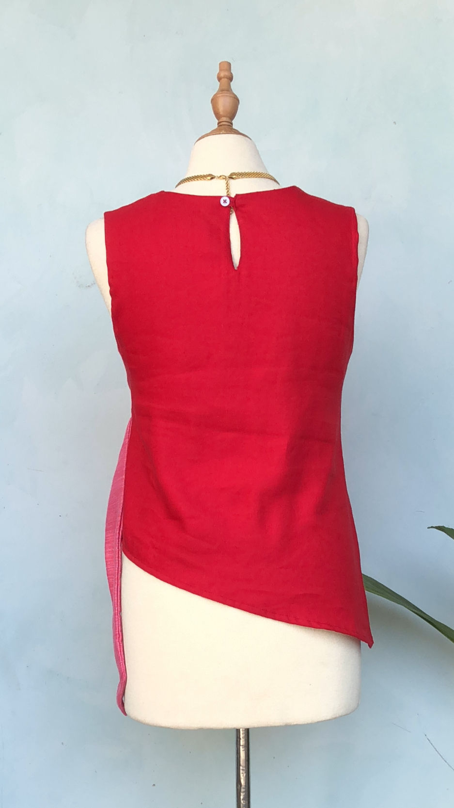 Thumbnail: Cheery Round Neck Sleeveless With Diagonal Accent