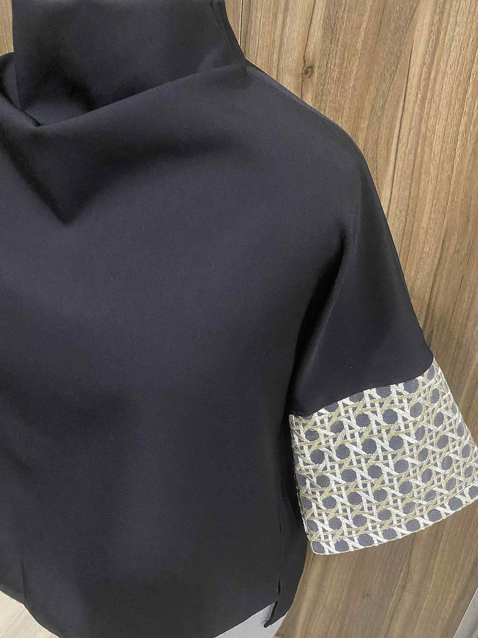 Thumbnail: Roxy Black with Solihiya Accent-Free Size(For Pre-Order)