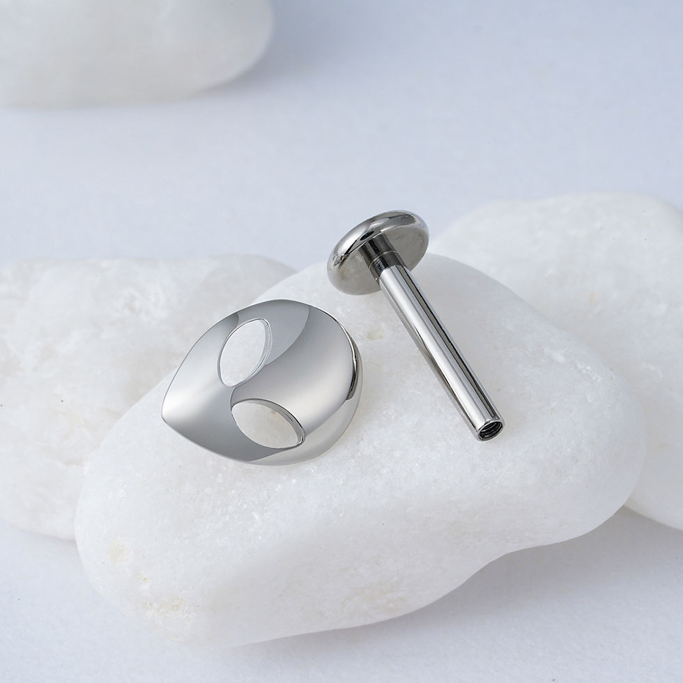 Miniaturbild: Alien - Titan Gold Labret Piercing