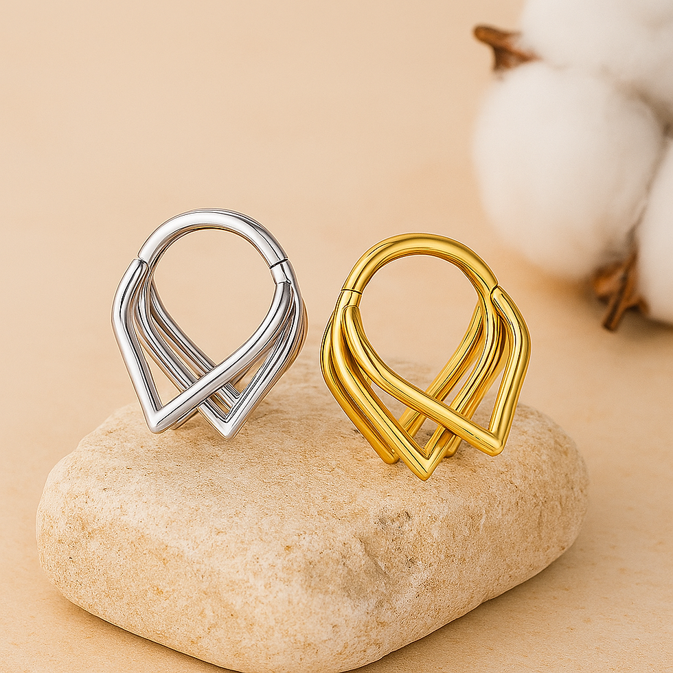 Miniaturbild: Triplet Spitz - Gold Titan Ring Helix Conch Nostril Lobe Piercing