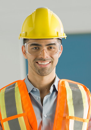 Trabajador con los anteojos