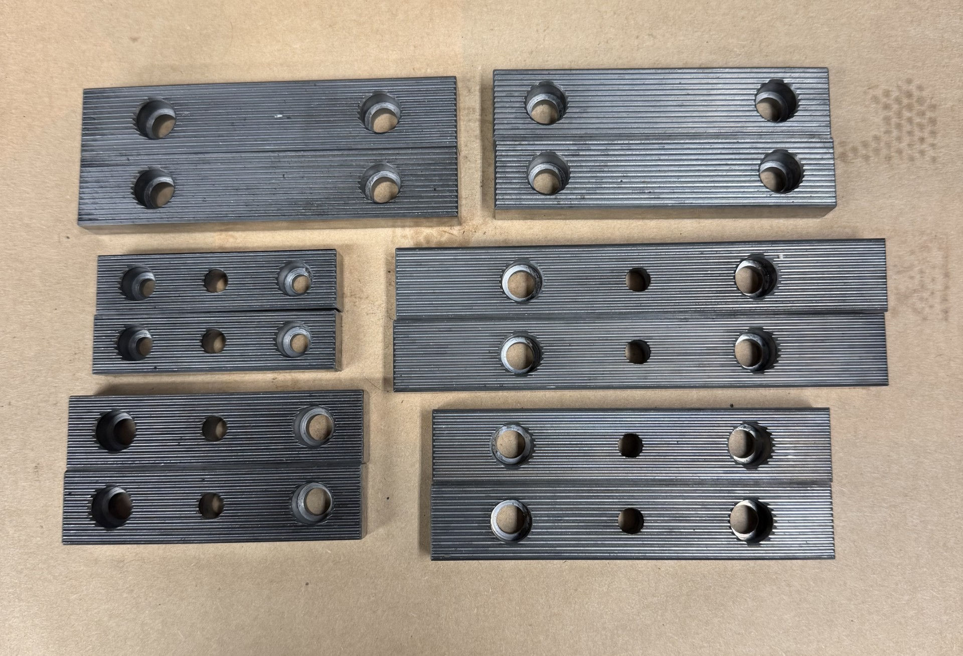 Vintage Horizontal-V-Groove Jaws