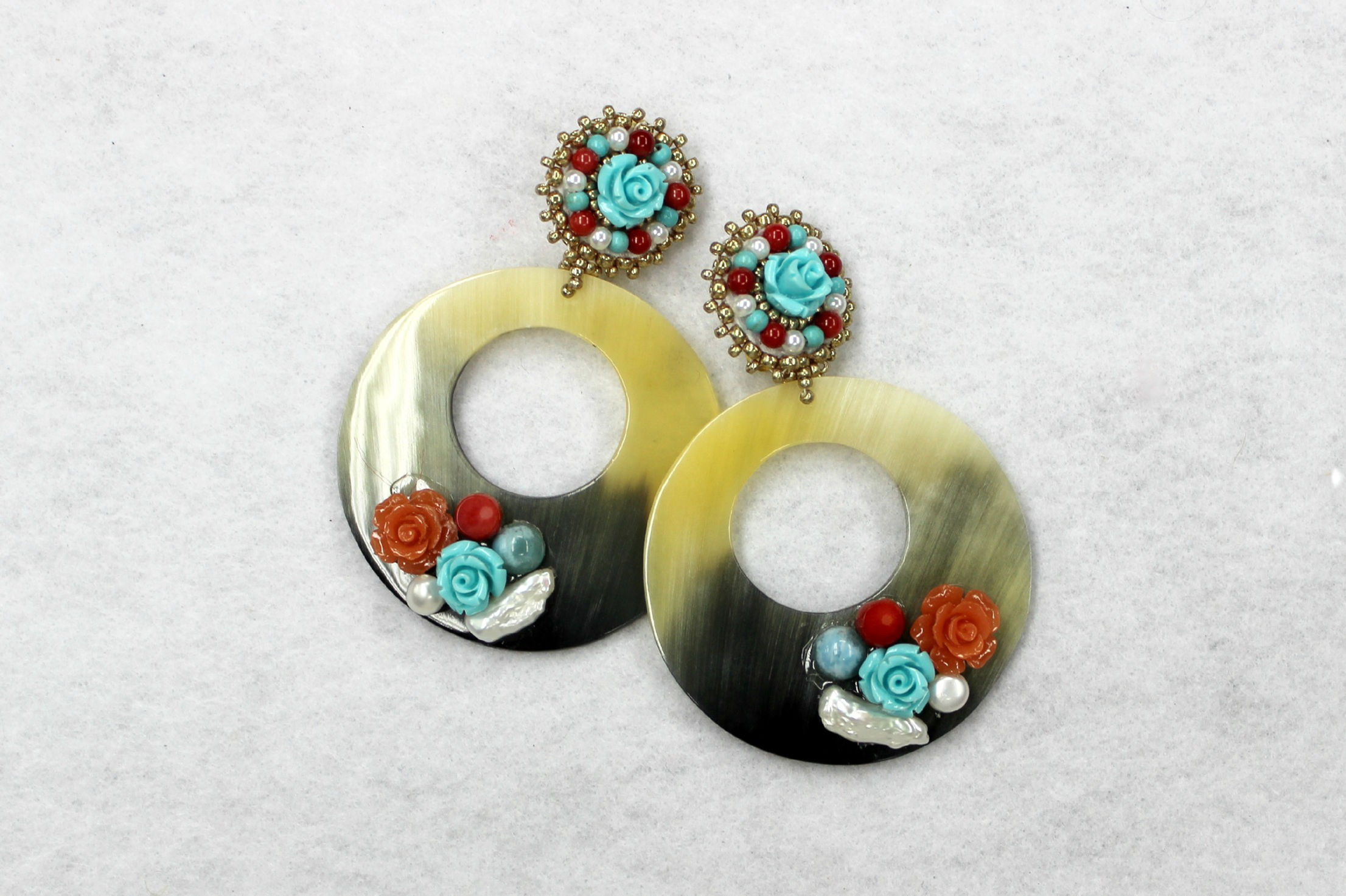 ARETE CUERNO VACA DOBLE MULTIPIEDRAS CV10