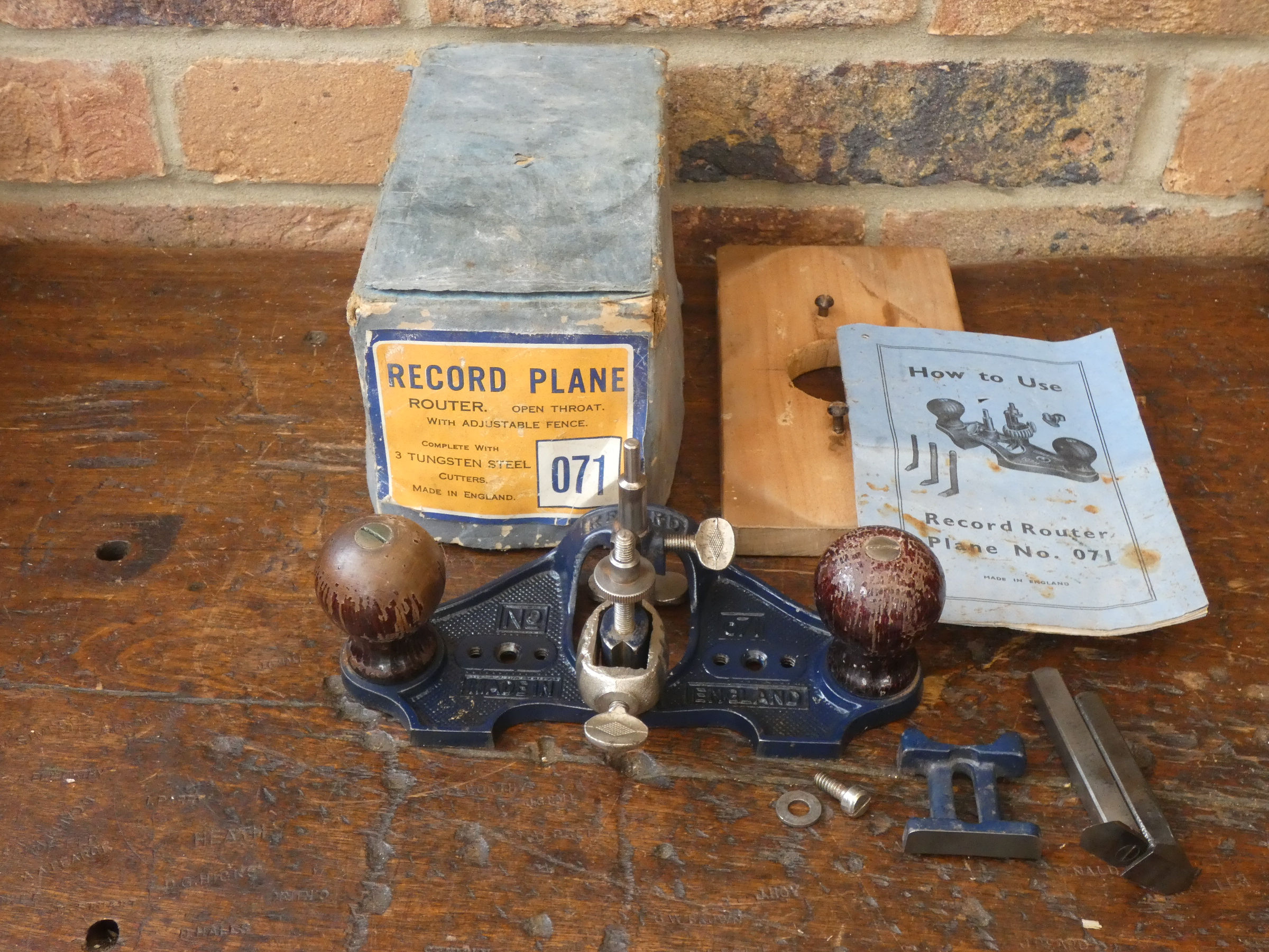 A Boxed Record 071 Router plane - Complete - 3 x Cutters