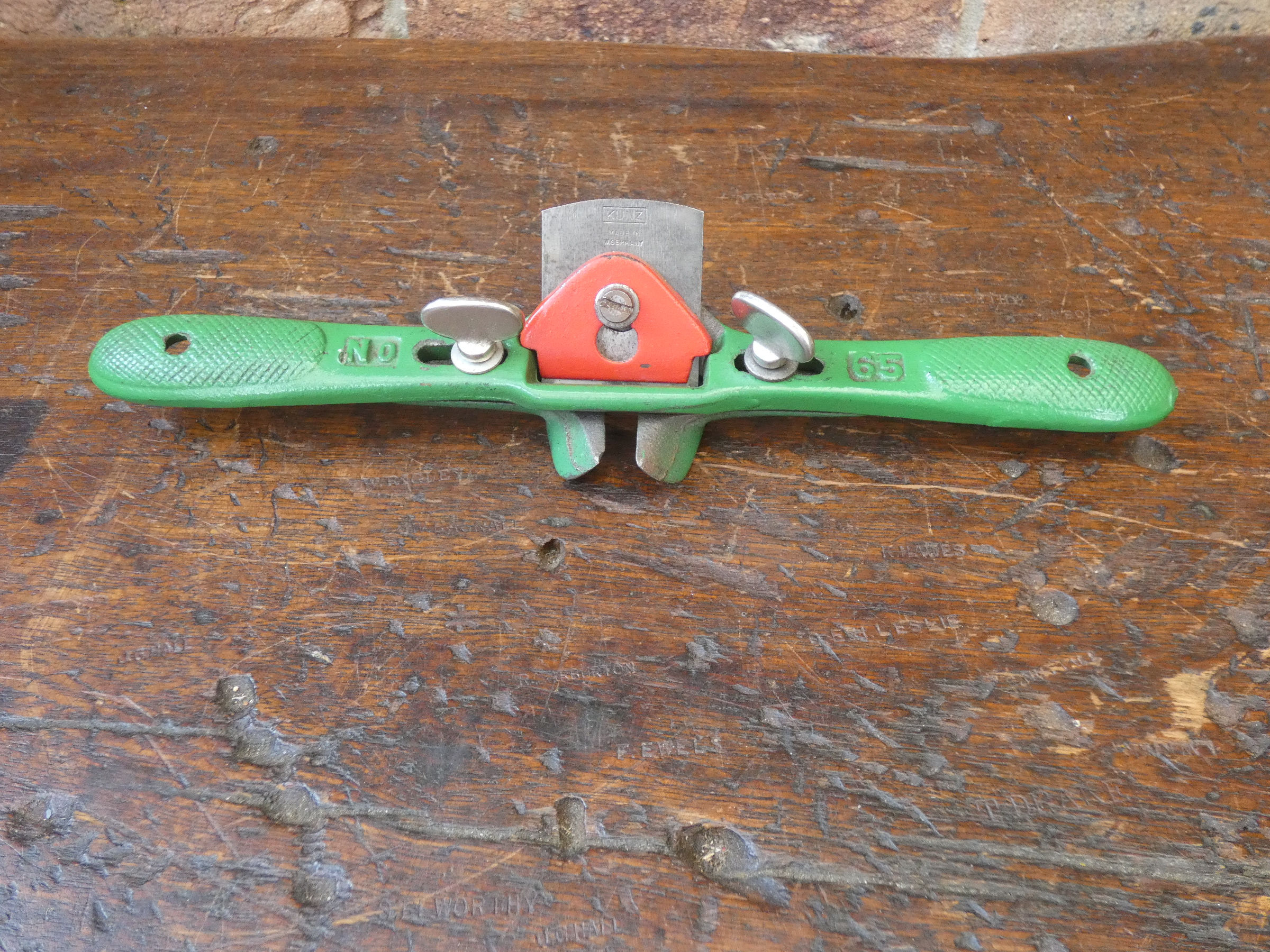 A Super Kunz No 65 Chamfer Spokeshave