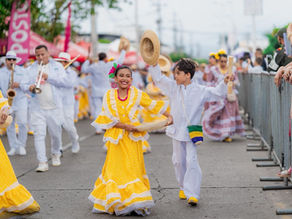 Los aplausos no se hicieron esperar para los niños y jóvenes durante el recorrido de Piloneras. En el marco del 59° Festival de la Leyenda Vallenata, los grupos de Piloneras en las categorías Infantil y Juvenil, entre colores y alegrías cautivaron y emocionaron a propios y visitantes que llegaron a Valledupar para vivir este evento que se consolidad como uno de los más significativos dentro de la agenda de la fiesta vallenata.