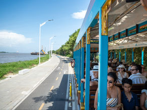 Barranquilla logra uno de los principales estándares internacionales en sostenibilidad urbana. 'La Arenosa' recibe la certificación LEED for Cities Gold, este reconocimiento no había sido entregado antes a una ciudad en Colombia y en Latinoamérica, un logro que valida el modelo de desarrollo que ha impulsado para crecer con más espacio público, recuperación ambiental, movilidad, resiliencia e inversión, mejorando la calidad de vida de los ciudadanos.
