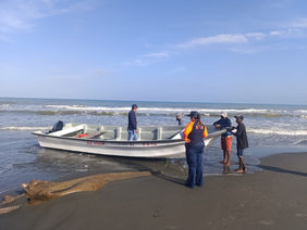 La Dirección General Marítima (DIMAR) informó este viernes 30 enero por medio de un comunicado que en los siguientes días se presentarán fuertes vientos y alto nivel de oleaje en el Caribe colombiano. A partir del sábado 31 de enero, se prevé que los vientos en la zona norte colombiana se intensifiquen, con velocidades que oscilarán entre los 46 y 55 km/h, así como alturas de olas significativas que alcanzarán aproximadamente los tres metros.