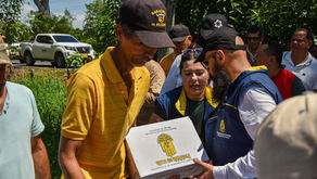 La Unidad Nacional para la Gestión del Riesgo de Desastres (UNGRD) informó que, desde Bogotá enviaron a Montería ocho vehículos cargados con colchonetas y kits de asistencia humanitaria, que permite iniciar de inmediato la atención en los municipios afectados.     Dentro de las donaciones se incluye 2.161 colchonetas y 1.300 kits de alimentos, aseo, cocina, hamacas y sábanas, elementos destinados a mejorar las condiciones de las familias evacuadas y de los alojamientos temporales habilitados en el departamento.  ​​ De este total, 500 colchonetas ya fueron despachadas para atender las necesidades más urgentes en los albergues situados en Montería, como parte de la respuesta inmediata en la zona.