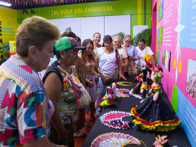 Casas Distritales de Cultura celebra su nueva sede que estaría ubicada en la histórica Casa del Carnaval, para fortalecer el acceso a la formación artística y cultural en la ciudad.     Esta alianza entre Carnaval de Barranquilla S.A.S y la Secretaría Distrital de Cultura y Patrimonio pretende brindar un nuevo espacio que beneficiará a más de 1.600 personas de la localidad Norte-Centro Histórico, quienes podrán acceder gratuitamente a talleres de confección artesanal, danza, música y maquillaje, fortaleciendo los oficios, saberes y manifestaciones que hacen parte del patrimonio cultural de Barranquilla.