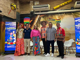 Para dar la bienvenida a los cuatro días de fiesta en Barranquilla, los amantes de la cumbia se preparan para disfrutar de la Rueda de Cumbia más grande del mundo con la Noche de Tambó este viernes 13 de febrero en la Plaza de La Paz. Un espacio cultural que congrega a músicos y grupos folclóricos en una velada festiva que exalta la cultura y la tradición musical del Caribe colombiano.