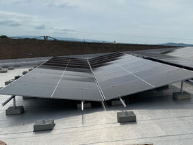 Inician las obras de lo que sería la primera Comunidad Energética en Barranquilla, el anuncio lo hizo este lunes, el alcalde Alejandro Char, a través de su cuenta de X, dando a conocer que este proyecto abastecerá energía renovable al barrio Las Gardenias y sectores aledaños.