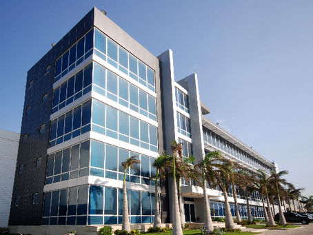 La compañía Tecnoglass presentó cifras récord en el primer trimestre del 2026, logrando los 249 millones de dólares, lo que equivale a $921 mil millones de pesos, reflejando un aumento del 12% en el mismo periodo del año anterior.