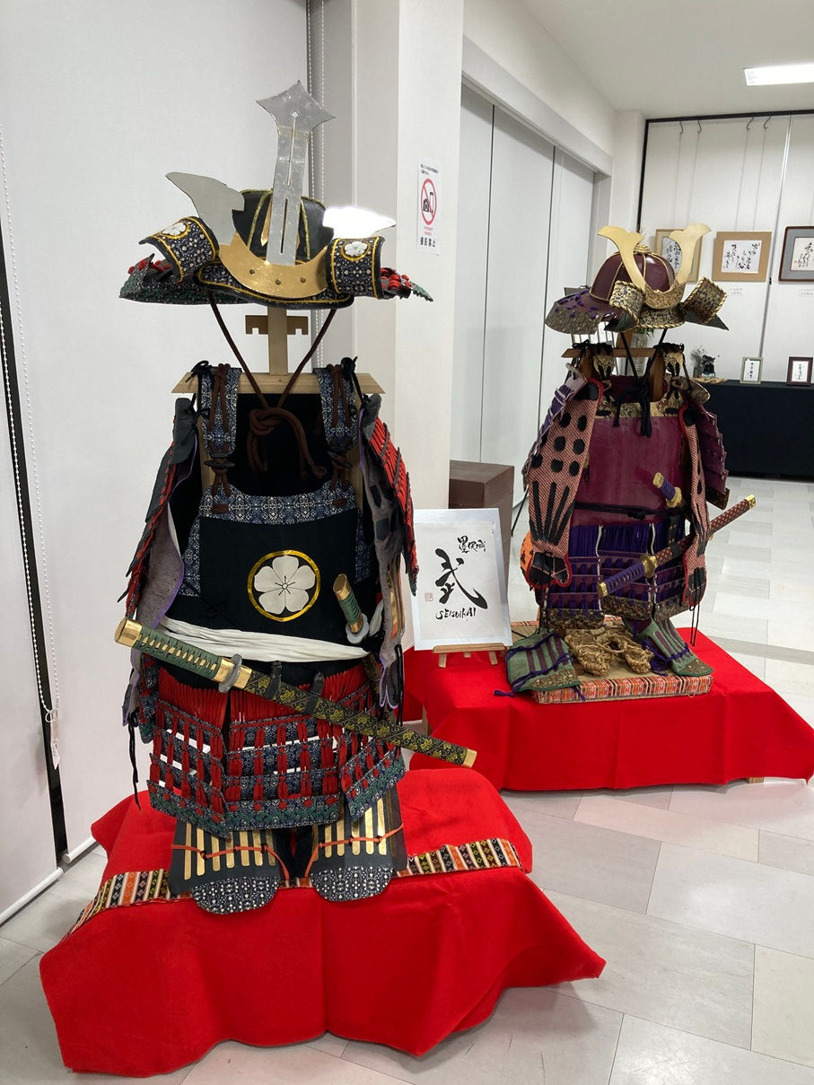 会場入口で来場者をお出迎えする甲冑