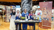 ไอคอนคราฟต์ ร่วมกับ V Craft จัดกิจกรรม “MACRAME IN THE DARK”ชวนเปิดประสบการณ์สร้างสรรค์ในความมืด พร้อมสนับสนุนงานฝีมือผู้พิการทางสวยตาภายใต้แคมเปญ “ICONCRAFT: The Craft of Sharing”