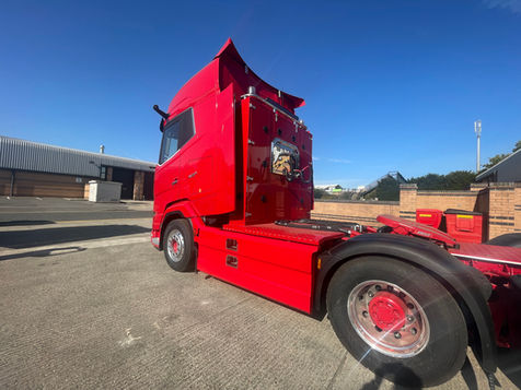 DAF, truck, side skirts, aluminium,Painted in red