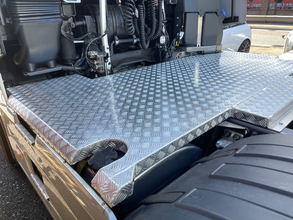 Renault Aluminium chequer catwalk, full chassis catwalk, truck