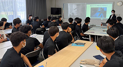 サンフレッチェ広島ユースへ「時間栄養学」セミナーをしました。｜アヲハタ株式会社