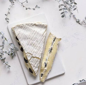Brie à la truffe noire
