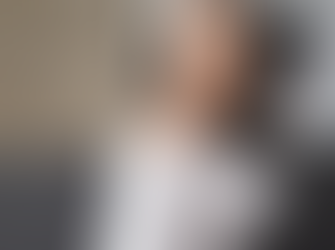 A woman with shoulder pain