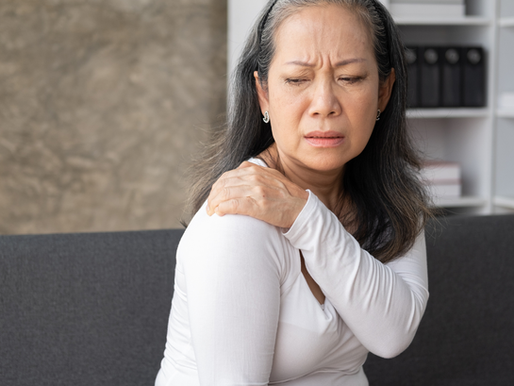 A woman with shoulder pain