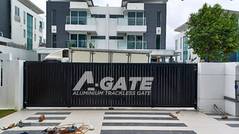 Black aluminium sliding gate for modern double-storey house