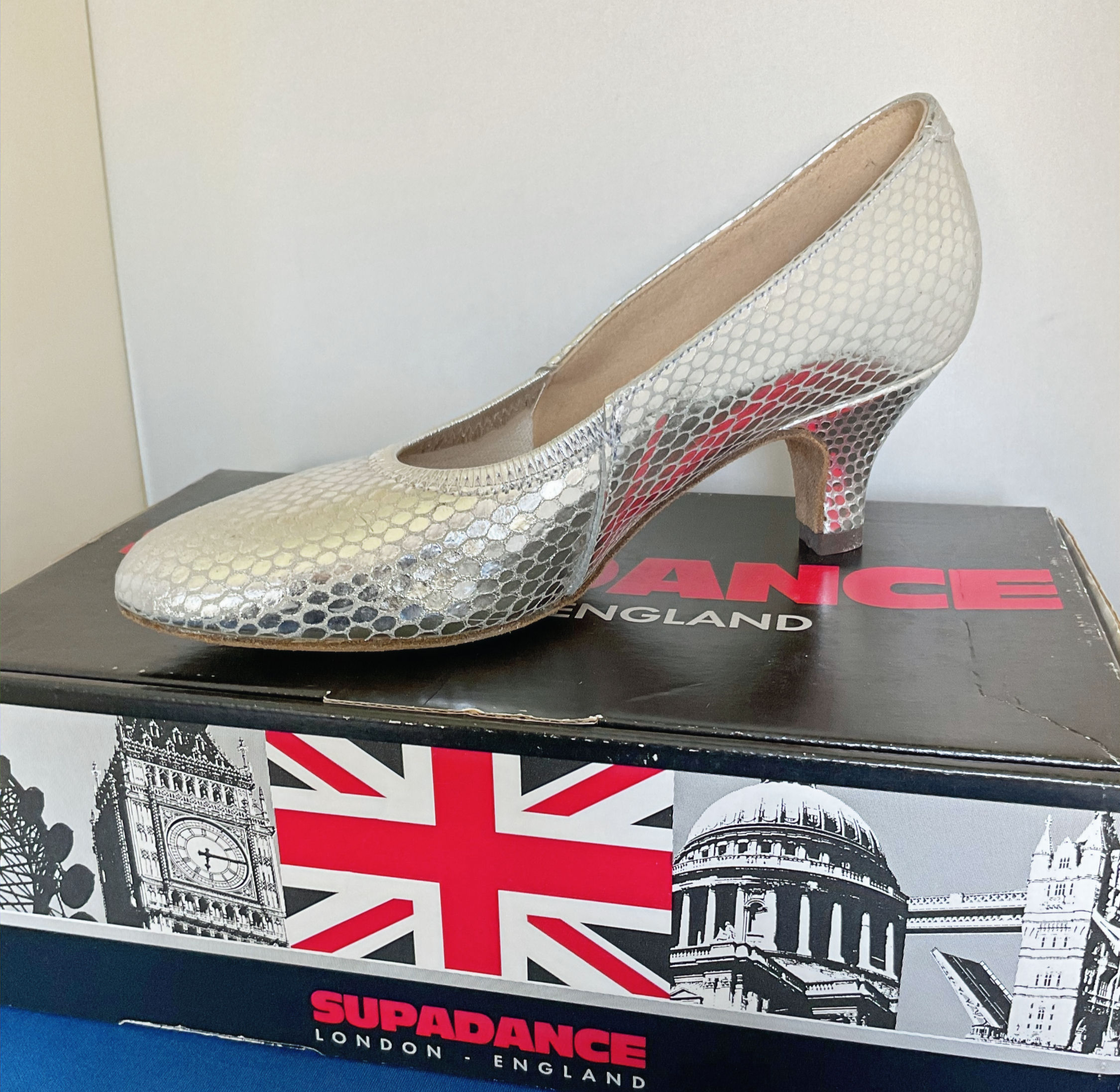 Supadance 1008 silver leather court shoe size 4, 2" cuban heel