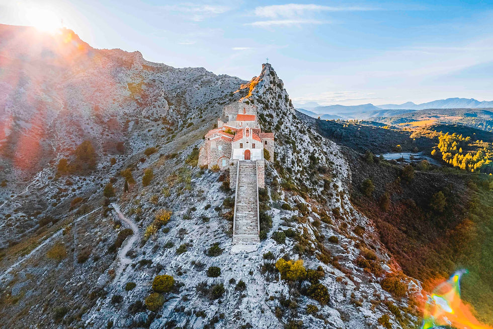 ermitage notre dame de pène sur la commune de cases-de-pène dans l'agly et le fenouillèdes au nord des pyrénées-orientales