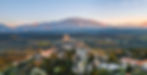Village de Eus face au Canigou dans les Pyrénées-Orientales
