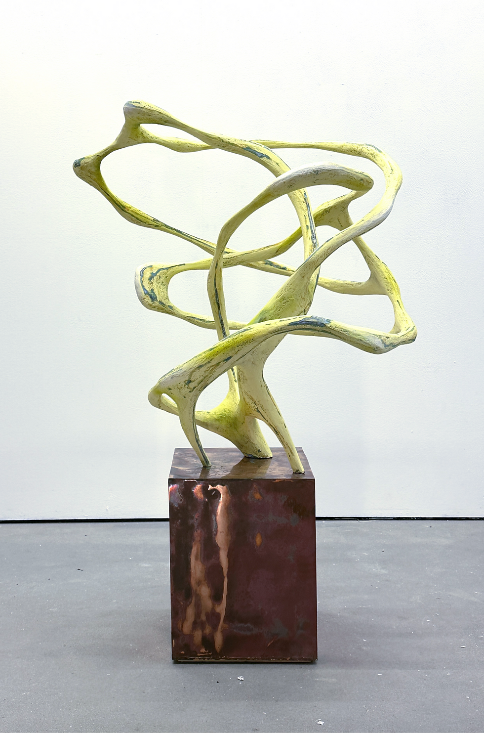 Galerie Sara Lily Perez | Wolfgang Flad | Untitled Structure | 2025| wood, pulp, pigment | 170 x 100 x 110 cm