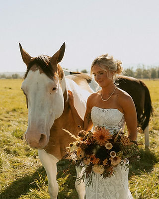 Montana-Bride-Horse-Bouquet-Montana-Wedding-Flowers