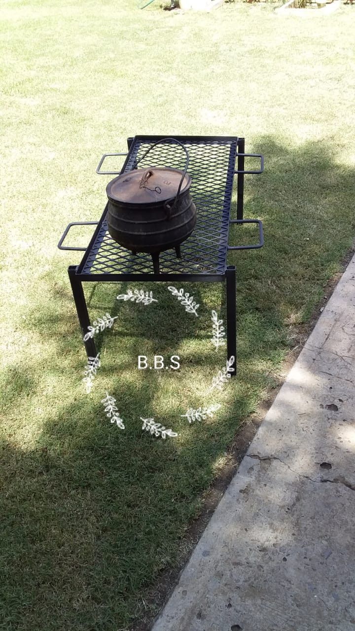 Thumbnail: Potjiekos braaier