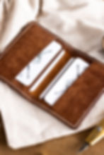 Miniature : Portefeuille en cuir marron ouvert 