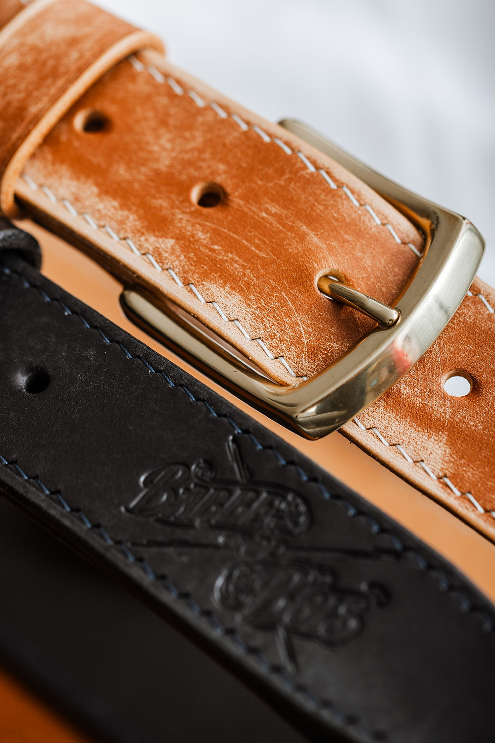 Miniature : ceintures en cuir marron et noir avec boucles en laiton 