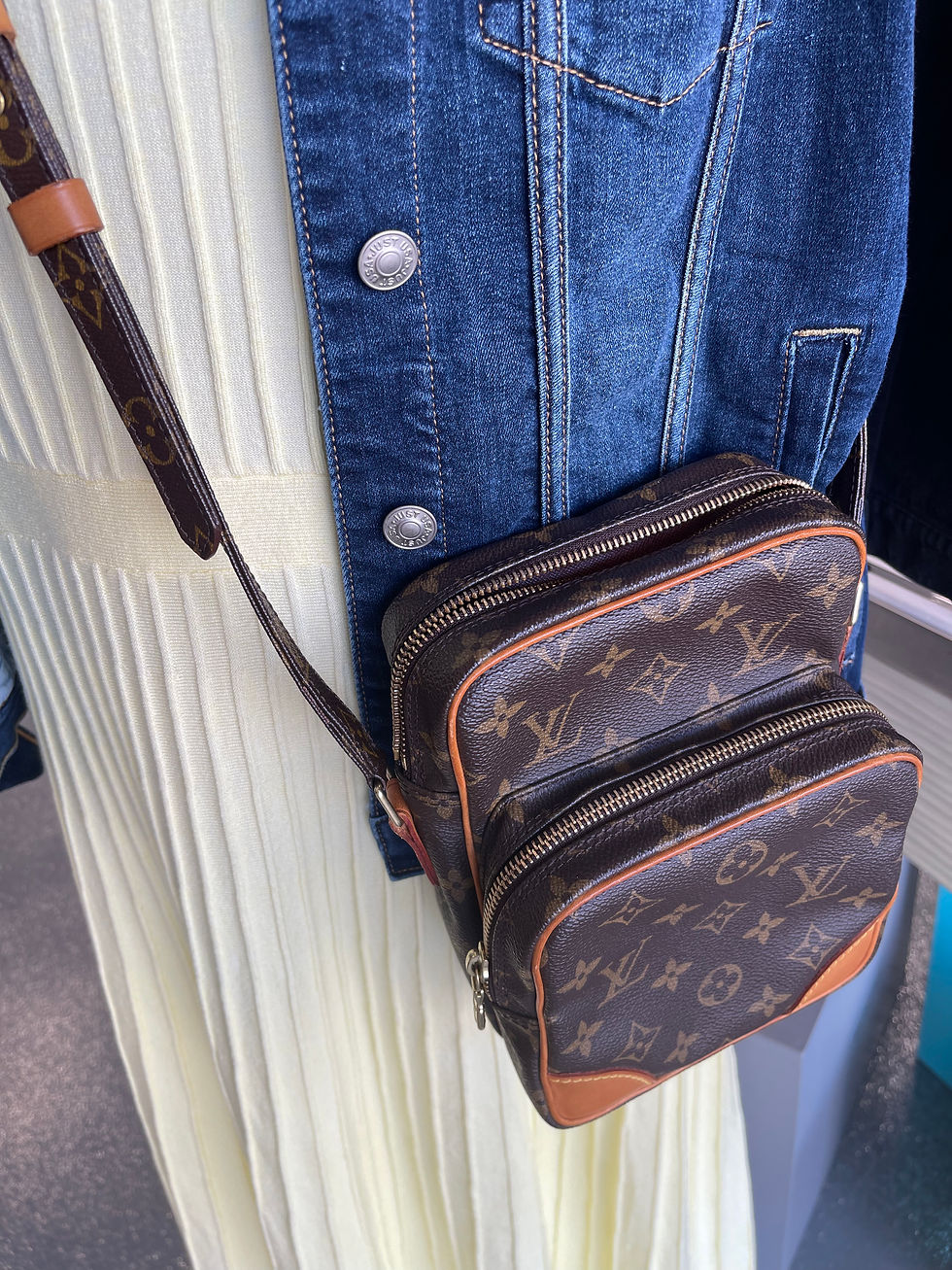 Thumbnail: Vintage Louis Vuitton Monogram Amazon Crossbody