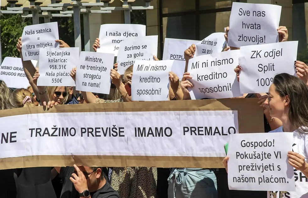 Štrajk službenika
