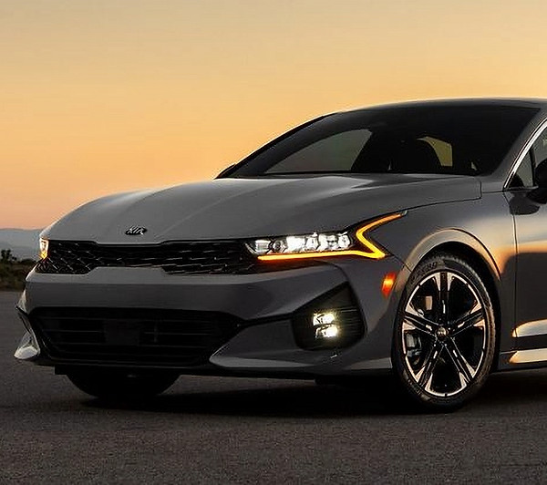 Kia K5_edited.jpg