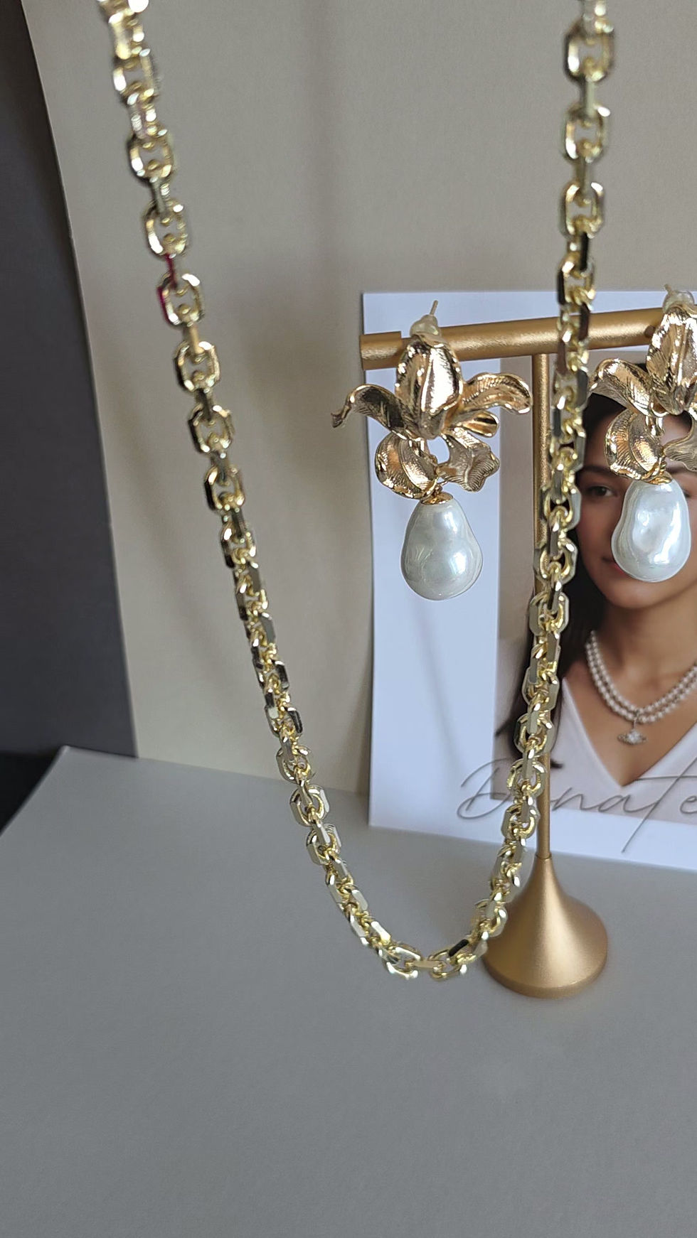 Thumbnail: Cleopatra gold chain