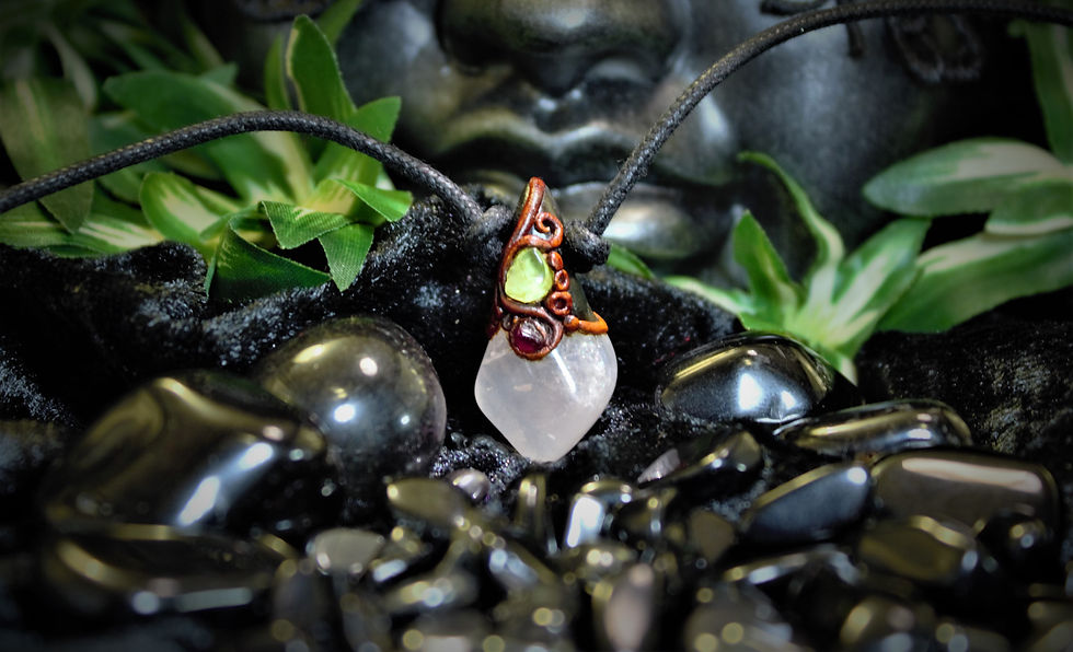 Miniaturbild: Rosenquarz / Peridot / Granat