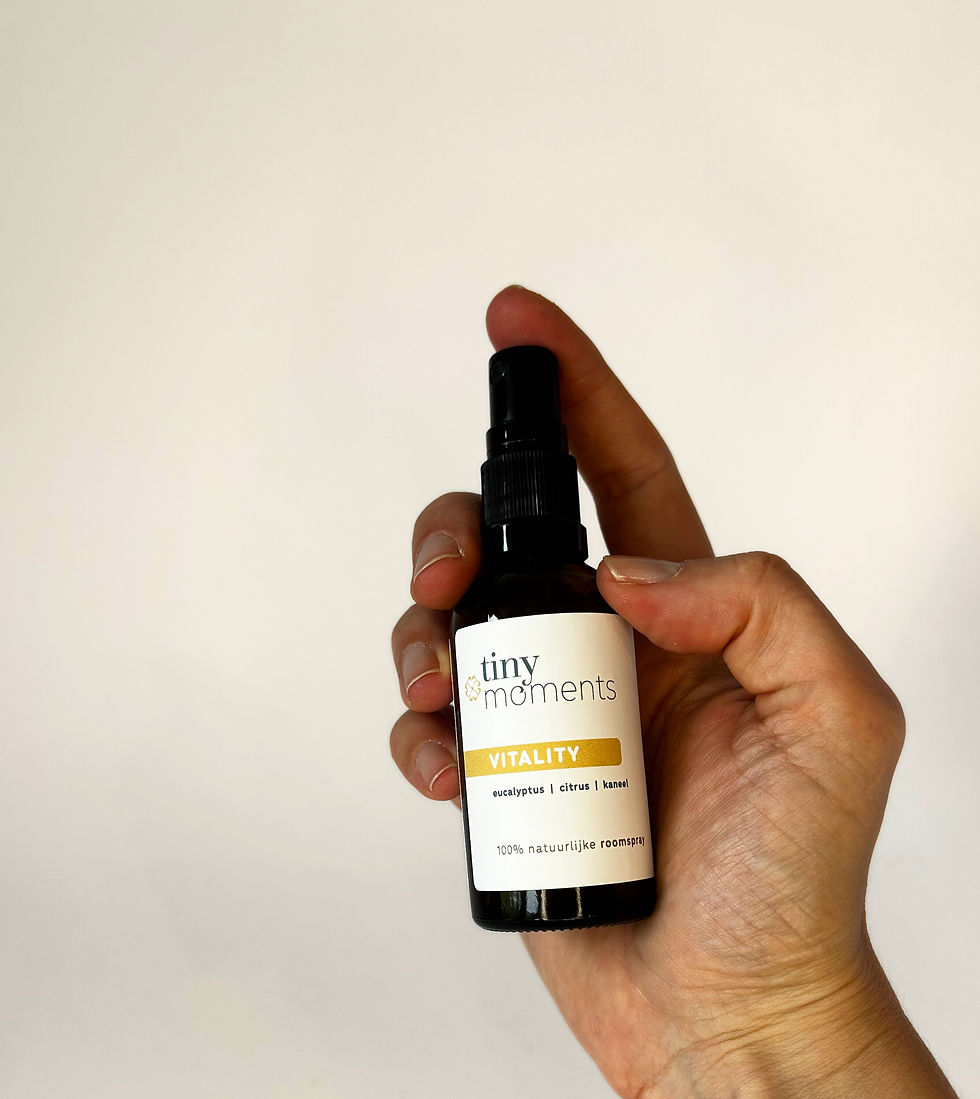 Thumbnail: Tiny Moments Roomspray Vitality in hand
