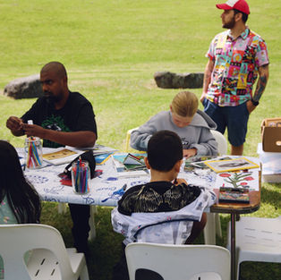 Kids and parents crafting in the park in the Sur Collective workshop