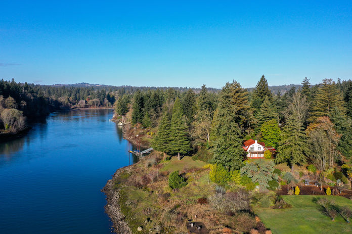 Milwaukie Riverfront home.jpg
