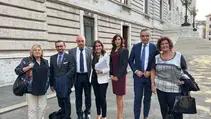 Articolo sulla presentazione della pallottola d'argento alla Camera dei deputati