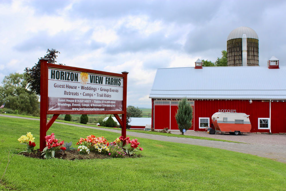 Horizon View Farms & Pittsburgh Camper Booth Rockwood Barn Wedding