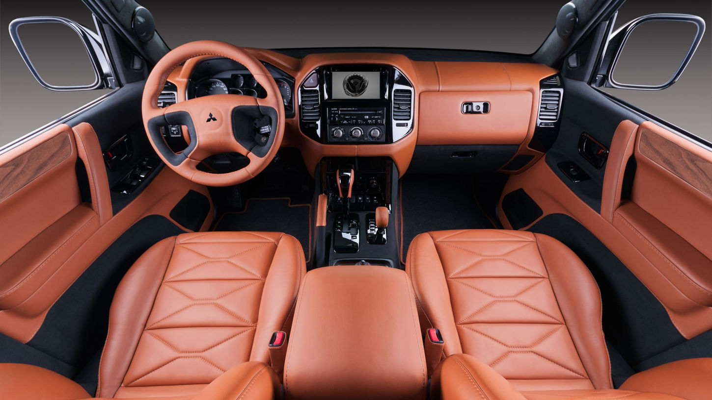 mitsubishi-pajero-custom-interior