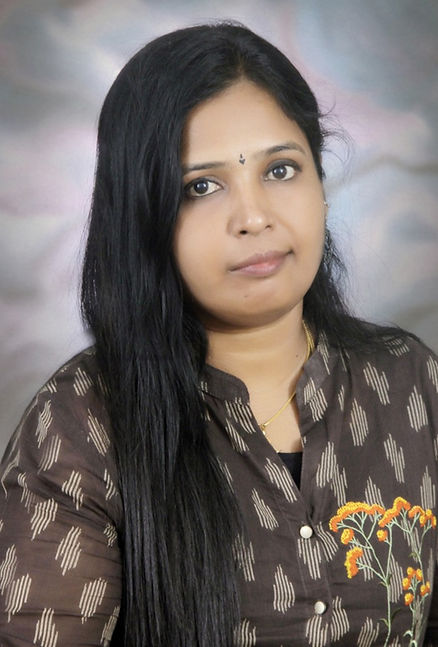 imgi_2_fashion-designer-working-with-textile-in-workshop-e1649483247638-pn3j732agvdsms3btg