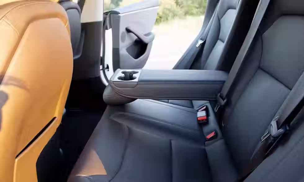 Tesla 3 2025 06.avif