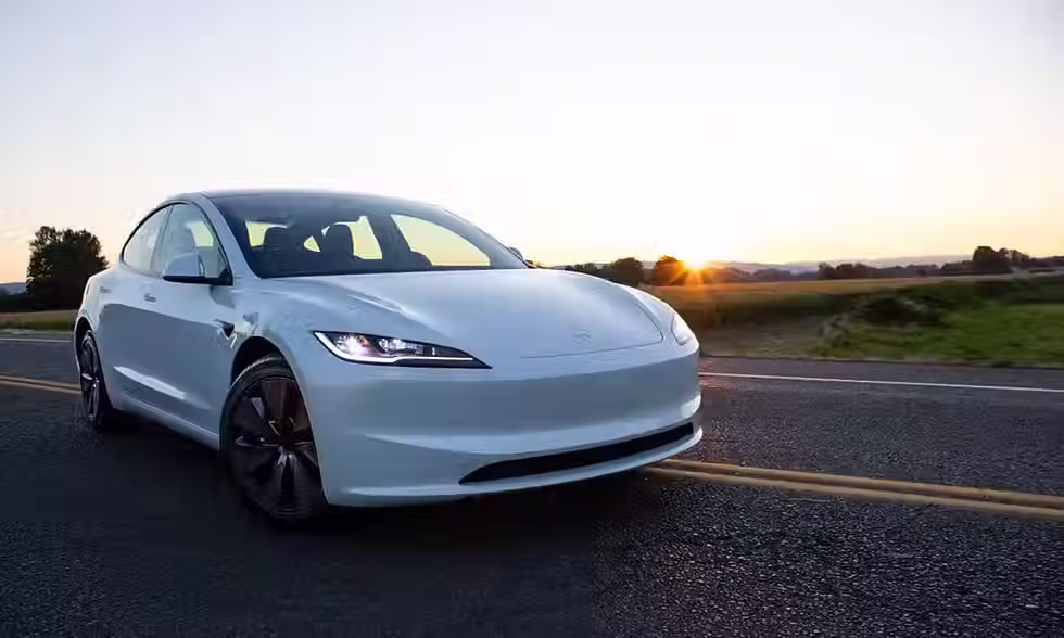 Tesla 3 2025 01.avif