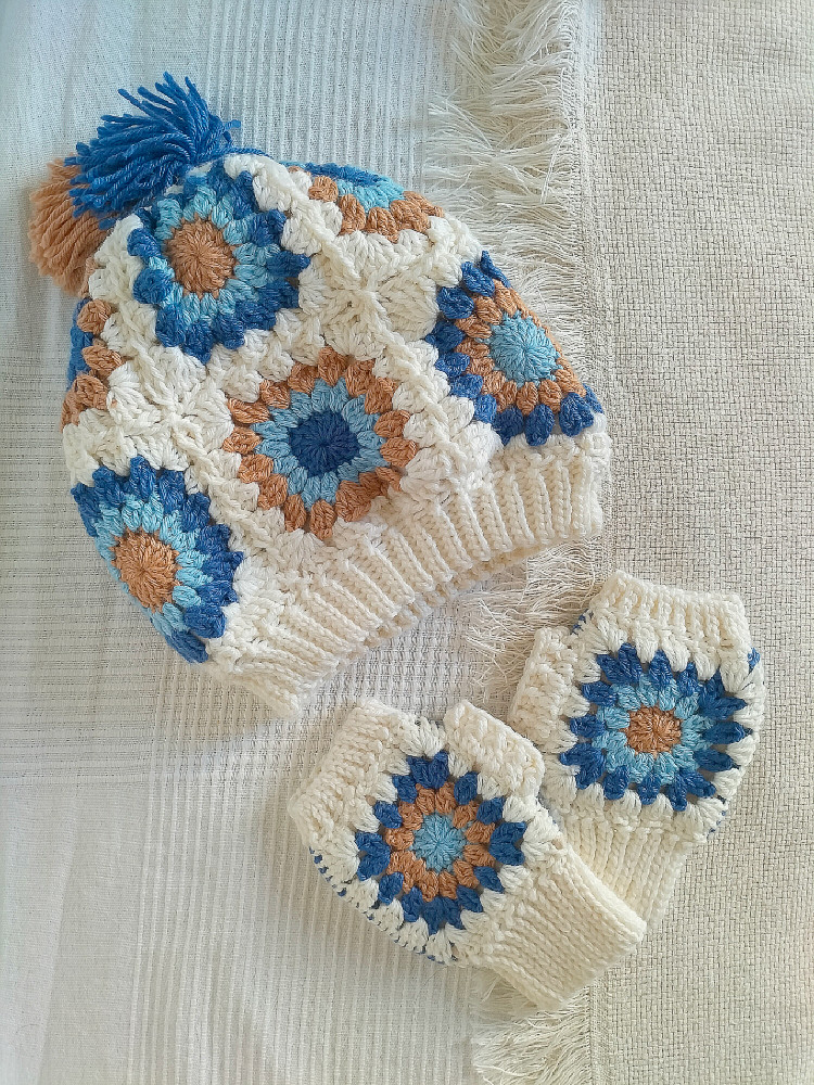 Ensemble Blue Mandalas (Bonnet + Mitaines)