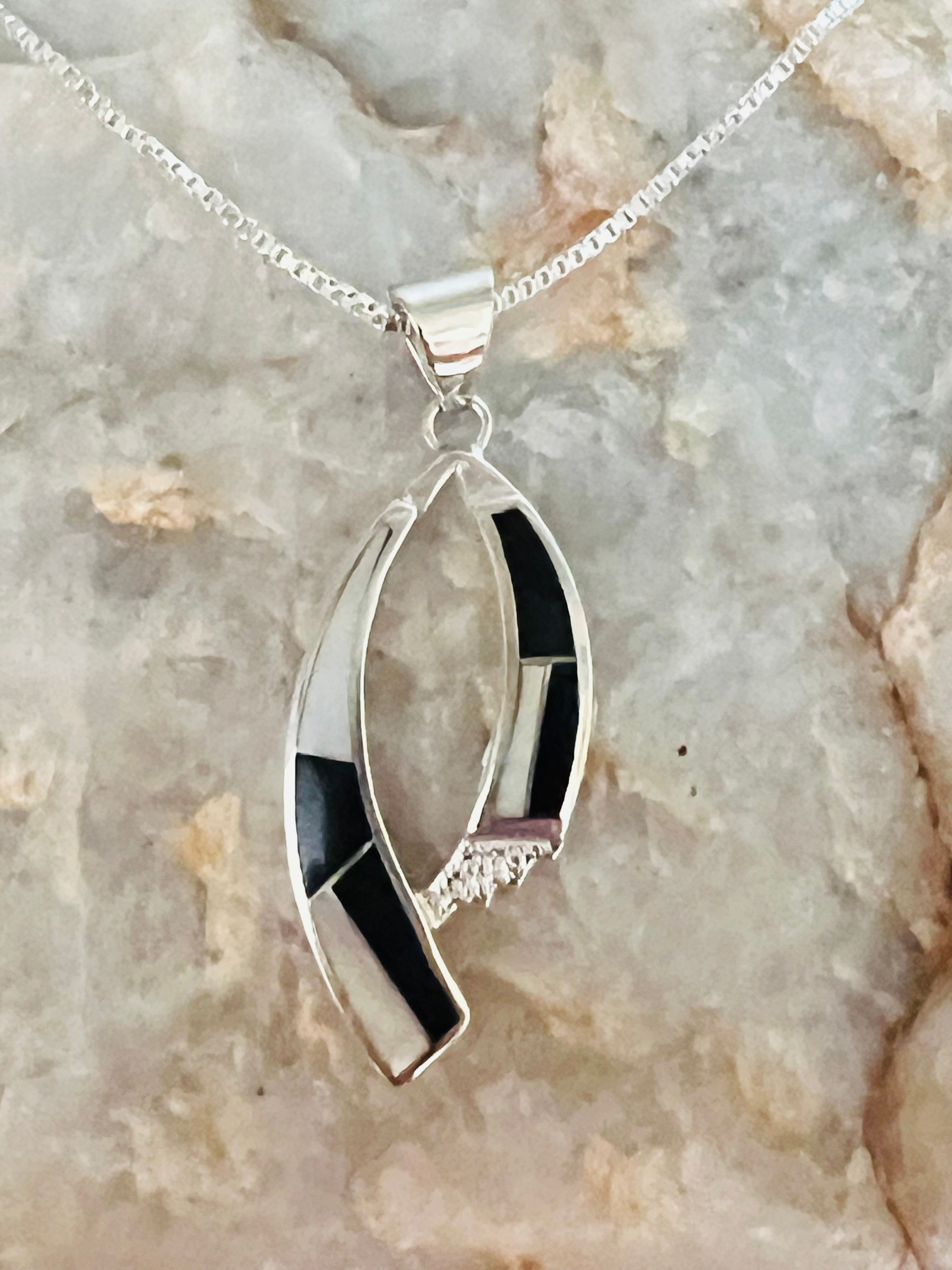 Black & white Pendant